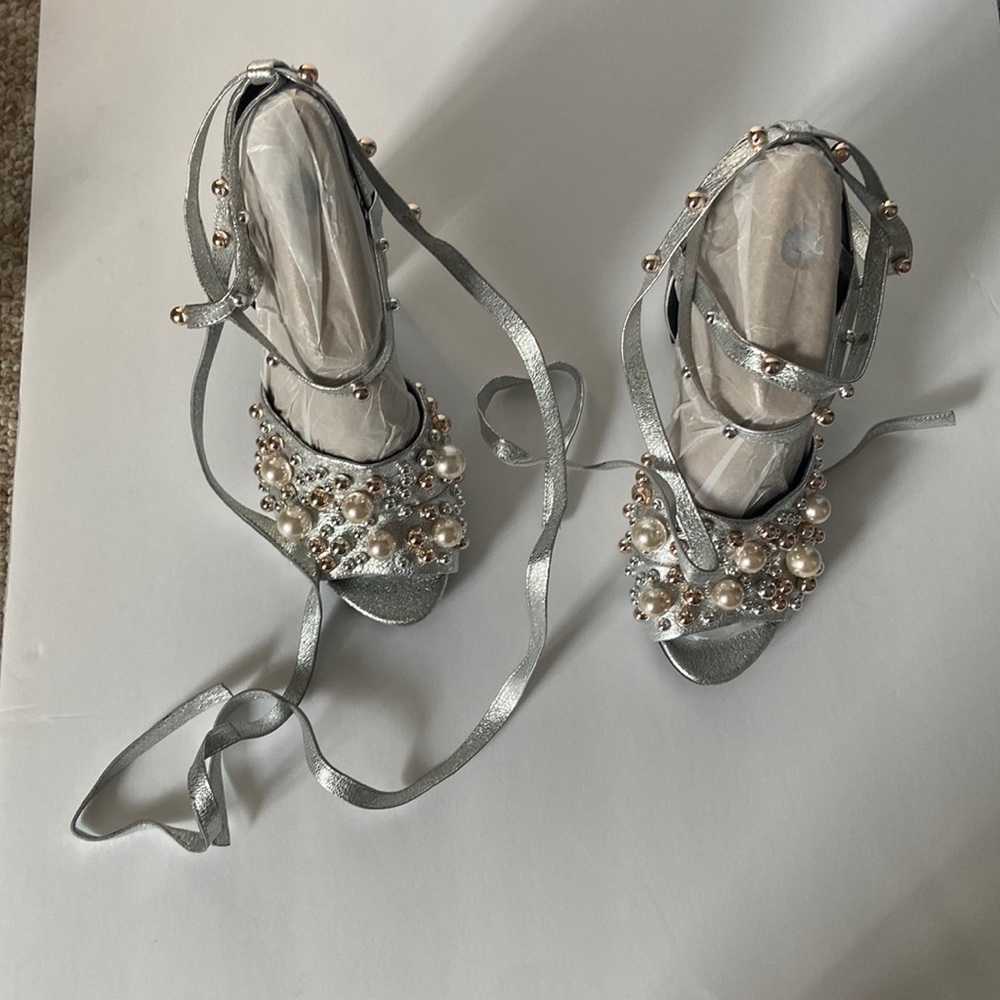 Kenneth Cole silver with pearls platform tie up shoe